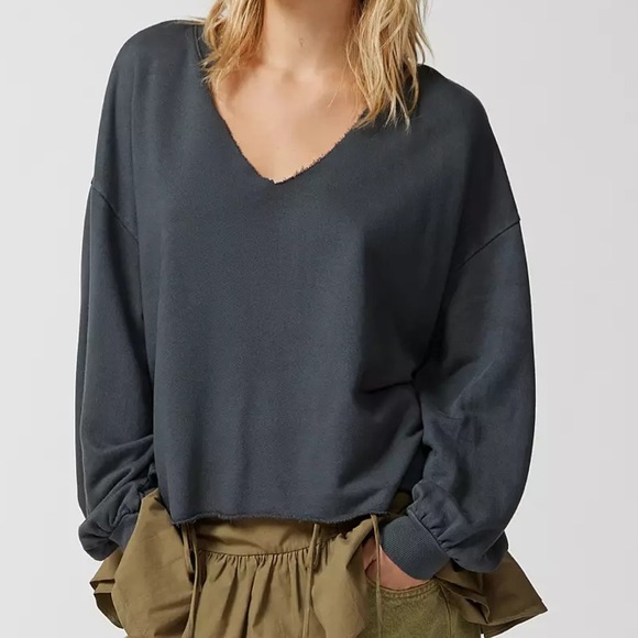 NEW UO raw hem sweatshirt - Picture 3 of 8